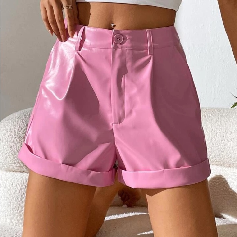 Pink leather like shorts with pockets